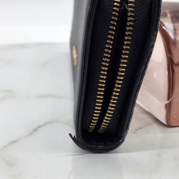 Marikai Black White Faux Saffiano Leather Gold Bar Wallet - Picture 4 of 16